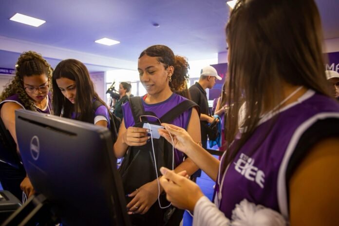 CIEE oferece 115 vagas de estágio e Jovem Aprendiz no Amazonas. Inscrições são gratuitas pela internet ou presencialmente em Manaus.