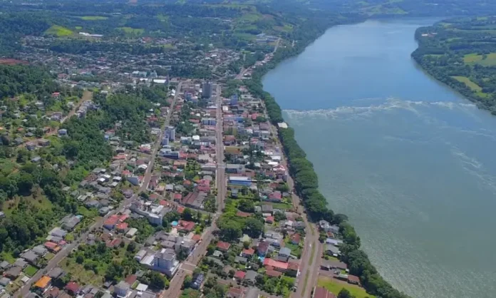Novo desligamento de energia no AM atinge cidades do interior, prejudica vendas e exige adaptação dos moradores.