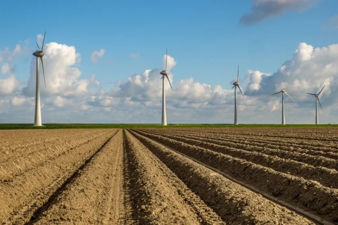 Energia limpa no campo ganha espaço com projetos solares, biogás e biometano voltados à redução de custos nas propriedades rurais.
