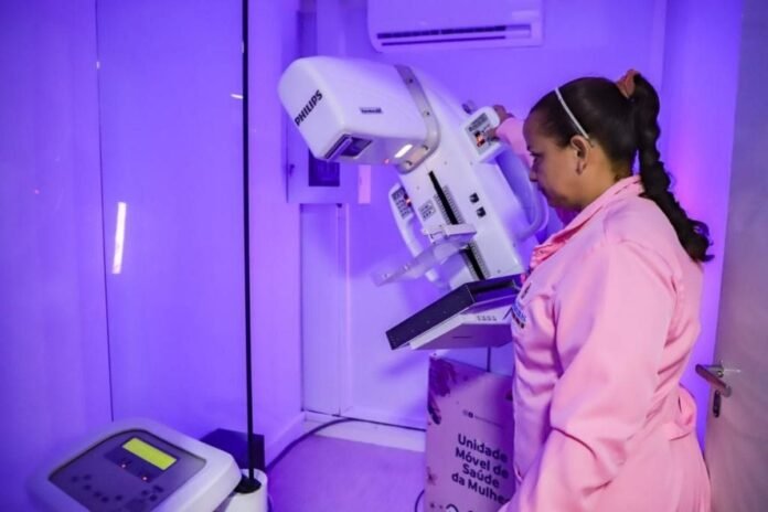 Unidades Móveis de Saúde da Mulher mudam de endereço em Manaus e oferecem consultas, exames e outros serviços gratuitos até o fim de julho.