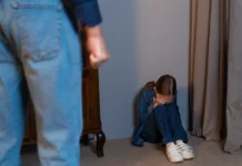 Casos de violência contra crianças e adolescentes crescem no Amazonas e acendem alerta da Defensoria Pública Amazonas registra 4.233 denúncias de violência contra crianças em 2026. Saiba os sinais de alerta e os canais para denunciar.