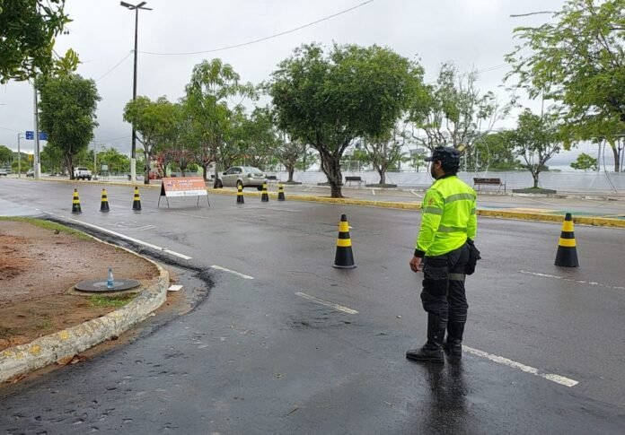 Amanhecer Ponta Negra terá operação especial de trânsito e transporte em Manaus, com interdições, ônibus de apoio e linhas ampliadas.