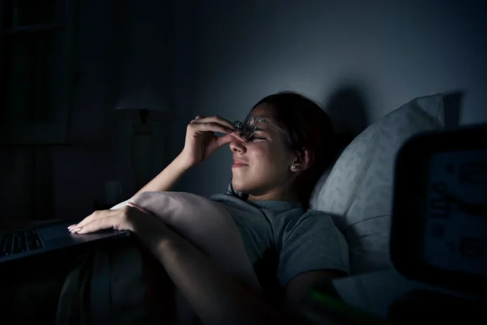 Falta de sono pode prejudicar cérebro e organismo. Entenda os riscos da privação e a exceção dos dormidores naturais.