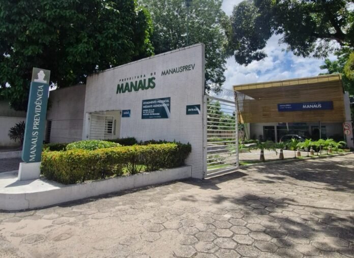 Concurso Manausprev oferece 17 vagas imediatas, cadastro reserva e salários de até R$ 9.175,25. Inscrições começam em 31 de agosto.