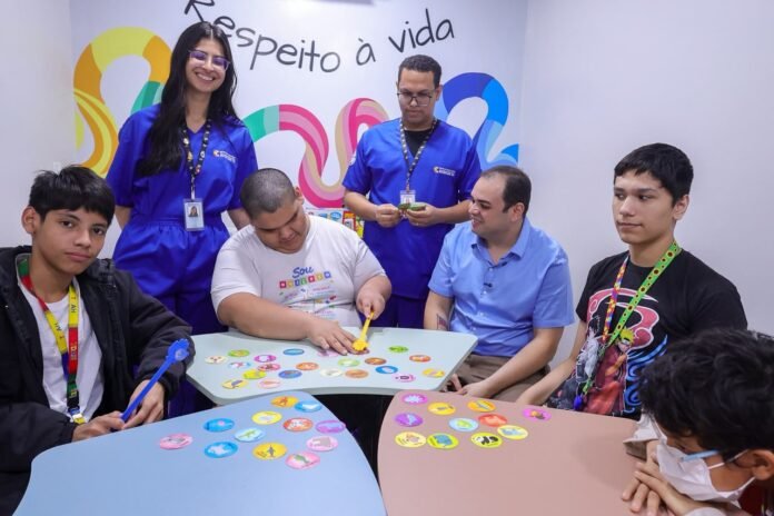Governo do Amazonas anuncia criação da Secretaria Estadual da Causa TEA para integrar atendimento especializado e benefícios no estado.