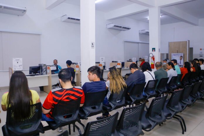 Sine Manaus oferta 815 vagas de emprego nesta sexta-feira (28), em diversas áreas. Confira documentos e locais de atendimento.