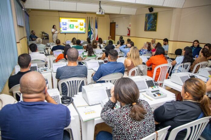 Mais de 42 mil pessoas recebem treinamento do TRE-AM para atuar nas Eleições 2026 nos 62 municípios do Amazonas.