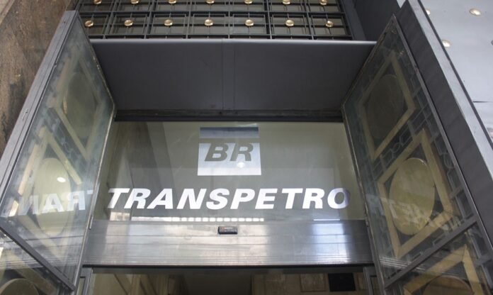 Concurso público da Transpetro oferece 281 vagas imediatas, cadastro de reserva e salários iniciais de até R$ 15 mil.
