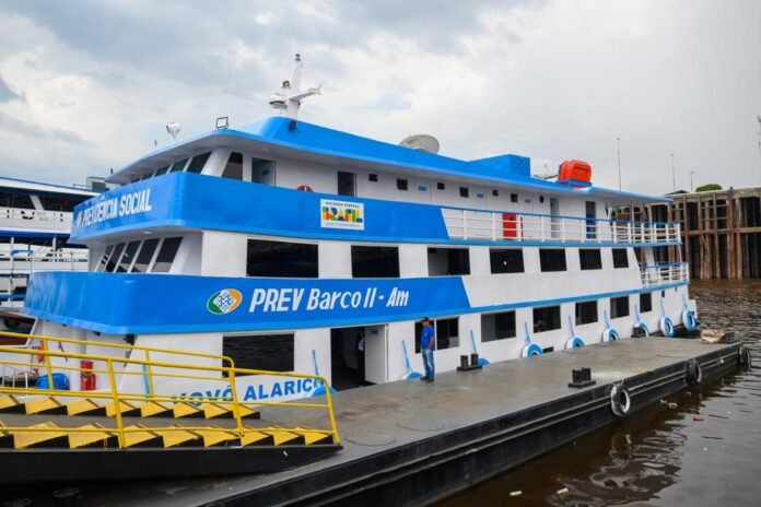 INSS realiza atendimento fluvial em oito municípios do Amazonas durante agosto. Confira o cronograma dos PREVBarcos.