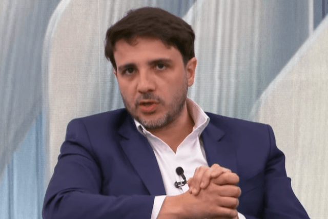 Renan Santos critica a Zona Franca de Manaus e cita R$ 16 bilhões em renúncia da Honda, valor que não foi confirmado por documentação oficial.