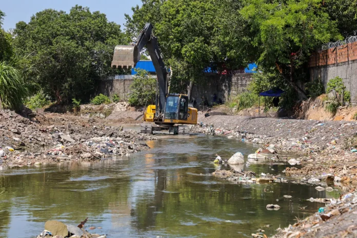 Revitalização do igarapé do Mindu avança no Jorge Teixeira, em Manaus, com drenagem, contenção das margens e ações ambientais.