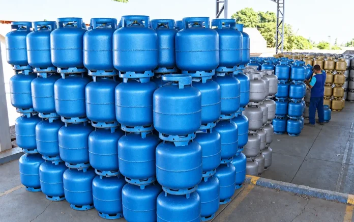 O ICMS dos combustíveis aumenta em fevereiro de 2027. Veja os novos valores para gasolina, diesel e gás de cozinha e os impactos esperados.