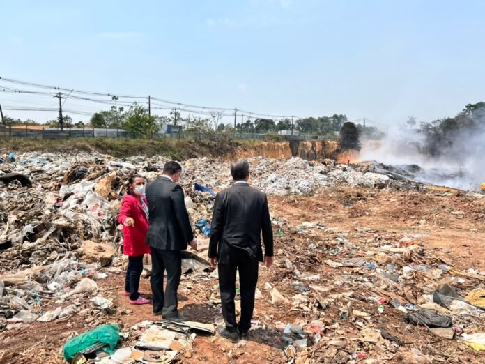 Incêndio no Distrito Industrial 2 é investigado pelo MP-AM após vistoria identificar fumaça intensa. Órgão busca responsáveis e avalia medidas judiciais.